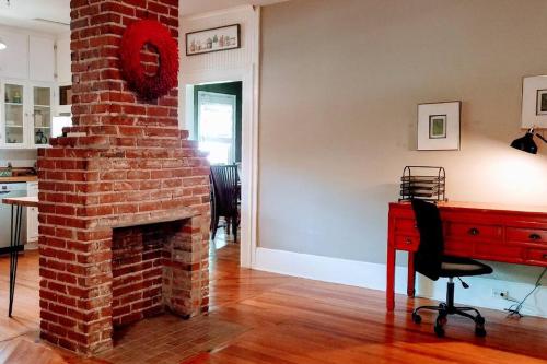 Historic 2-Bedroom Cloverdale Cottage in Montgomery, USA