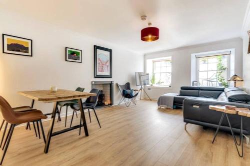 Lovely 2 Bedroom Garden Flat in trendy West End