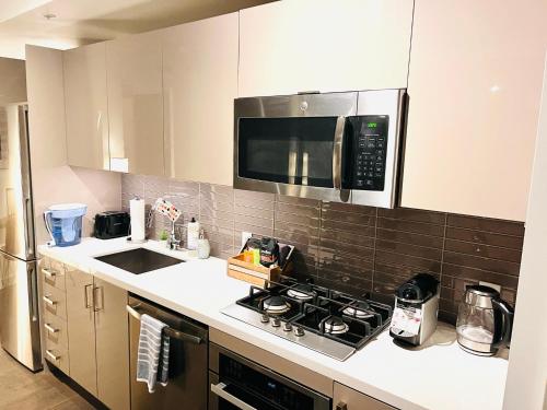 LUXURY DT, 2 Bedroom DEAL, Private Balcony, Full Kitchen, Gym - FREE PARKING, Calgary (fotografie 9)