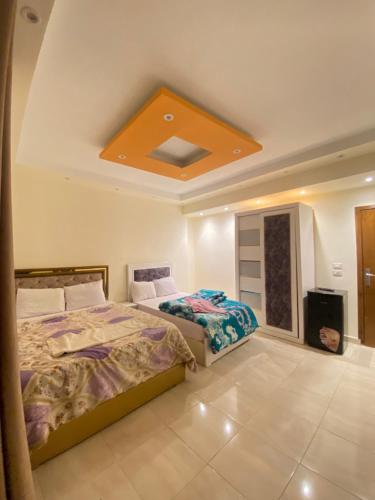 Queen Isis pyramids view