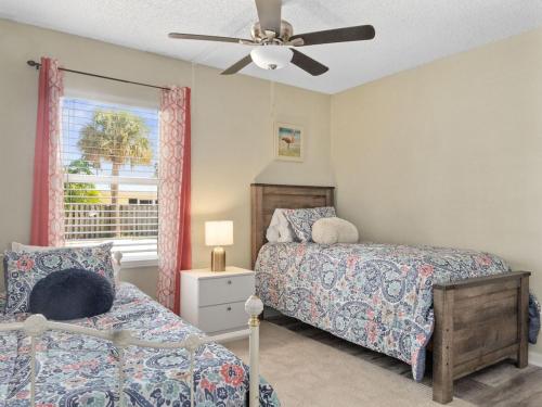 2 Bedroom-1.5 Bath Apartment Steps away from Beach & Inlet d in Fort Pierce, USA