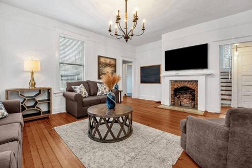 Exquisite two-story home located in Midtown in Memphis, USA