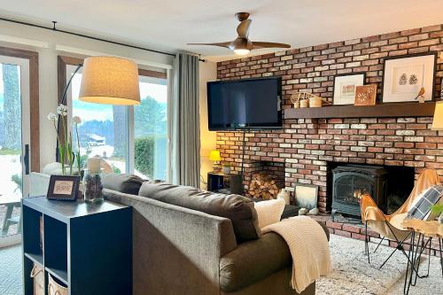 Glen Condo with Mountain Views Walk to Story Land Glen Condo with Mountain Views Walk to Story Land