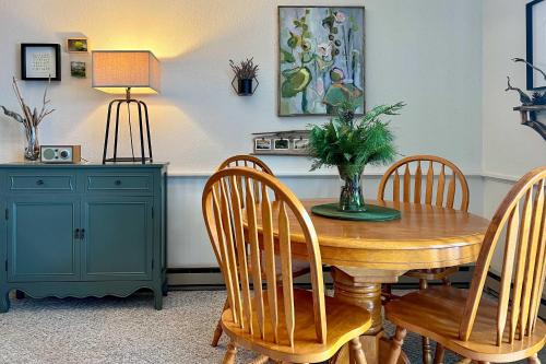 Glen Condo with Mountain Views Walk to Story Land Glen Condo with Mountain Views Walk to Story Land