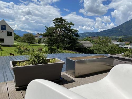 ระเบียง/ชานเรือน, mama kathe - Apartments in เนนซิง