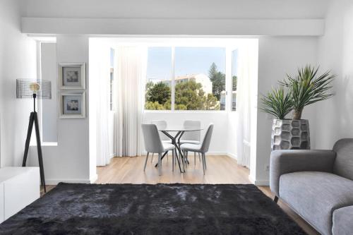 Modern & Luminous Apartment in Monte Estoril