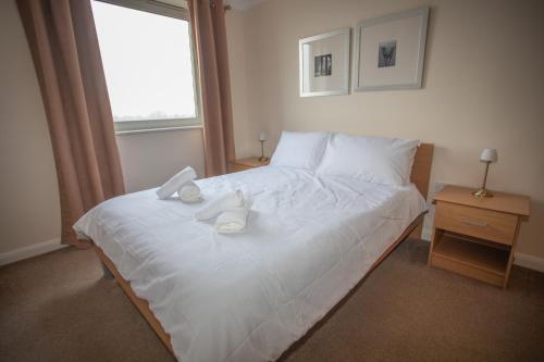 Cosy 2 bed flat near train station Basingstoke with FREE Parking!