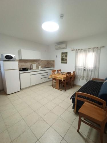 צימר ארבלית - ליד טבריה ו כנרת בגליל ב ארבל צפון הארץ in טבריה