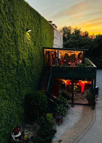 Shoemaker Irish Pub & Accommodation
