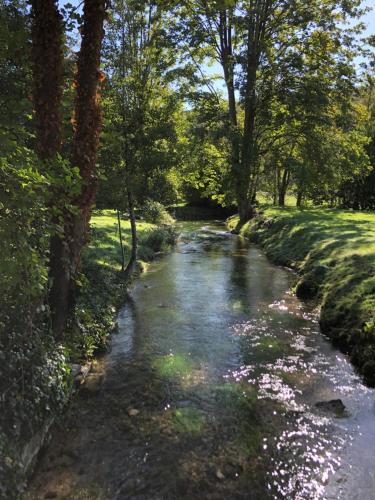 ที่เที่ยวใกล้ที่พัก, Moulin à Eau - Domaine de 3 Hectares - Borne électrique - Chiens acceptés (Moulin a Eau - Domaine de 3 Hectares - Borne electrique - Chiens acceptes) in ลูวิเยร์