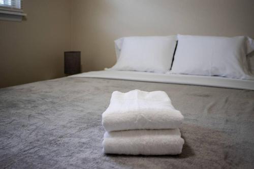 {Quiet Suburban Ranch Hot Tub} Mins Arpt/RIT/DWNT {Quiet Suburban Ranch Hot Tub} Mins Arpt/RIT/DWNT