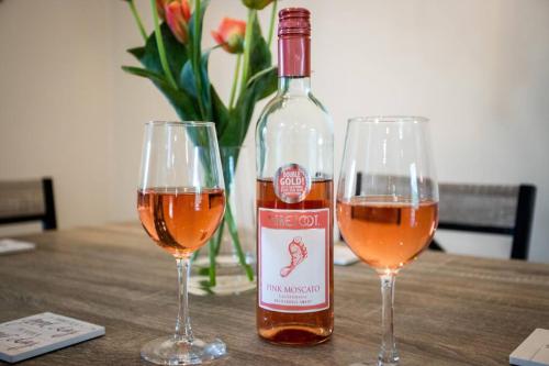 {Quiet Suburban Ranch Hot Tub} Mins Arpt/RIT/DWNT {Quiet Suburban Ranch Hot Tub} Mins Arpt/RIT/DWNT