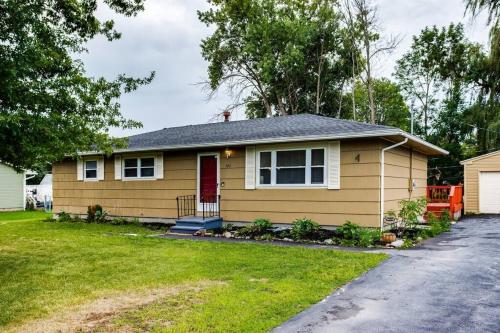 {Quiet Suburban Ranch Hot Tub} Mins Arpt/RIT/DWNT {Quiet Suburban Ranch Hot Tub} Mins Arpt/RIT/DWNT