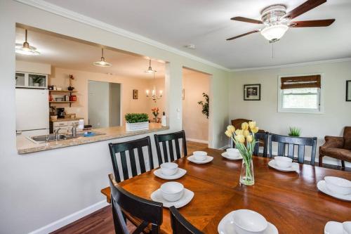 {Quiet Suburban Ranch Hot Tub} Mins Arpt/RIT/DWNT {Quiet Suburban Ranch Hot Tub} Mins Arpt/RIT/DWNT