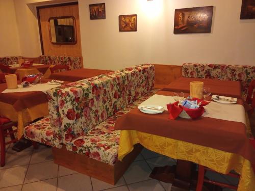 餐廳, Albergo Martinet in 韋爾南泰