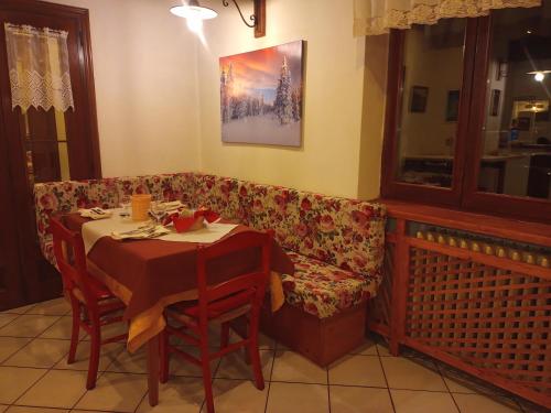餐廳, Albergo Martinet in 韋爾南泰
