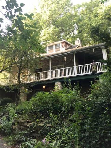 Exterior view, Lock Keepers Cottage on C&O Canal/Potomac River in Shepherdstown (WV)