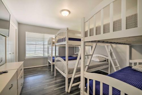 Lakefront Livingston Retreat with Porch and Kayaks! - image 10