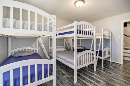 Lakefront Livingston Retreat with Porch and Kayaks! - image 10