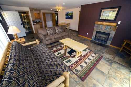 Rocky Mountain Retreat 1 by Rocky Mountain Resorts - main image