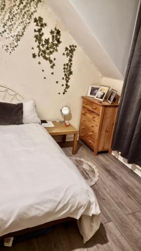 Centrally located Double Bedroom in Leeds in Leeds Suburbs
