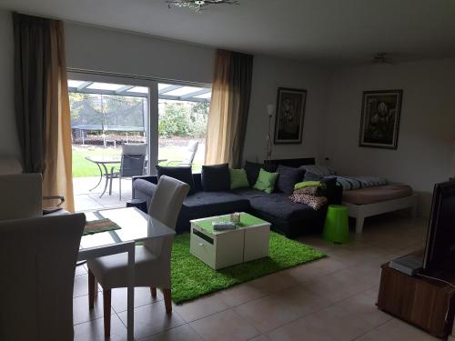 Ebenerdig mit Terrasse & Garten, WLAN & Parkplatz! Self Check-in & Check-out! - Apartment - Auggen