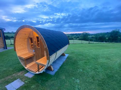 sauna, Sleeps 18 Double Decker Bus Hot Tub Sauna Cinema Pets in Irvinestown