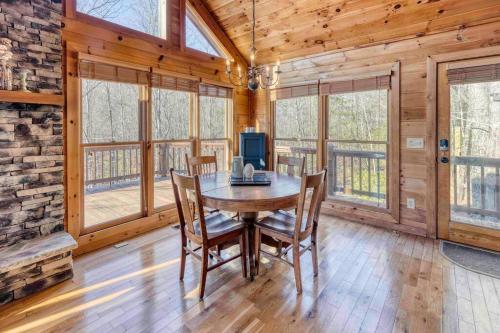 Serene Cabin*Mountain Views*Hot Tub*Large Decks