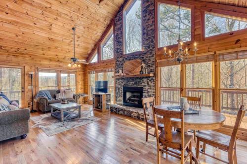 Serene Cabin*Mountain Views*Hot Tub*Large Decks