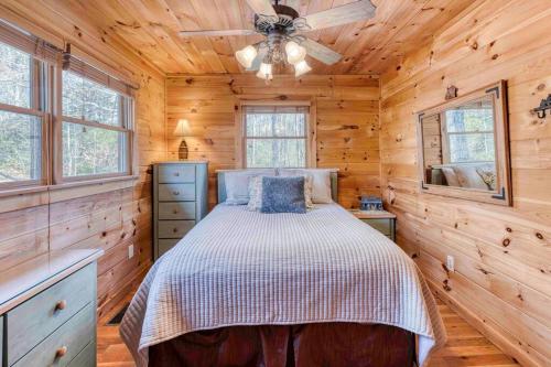 Serene Cabin*Mountain Views*Hot Tub*Large Decks