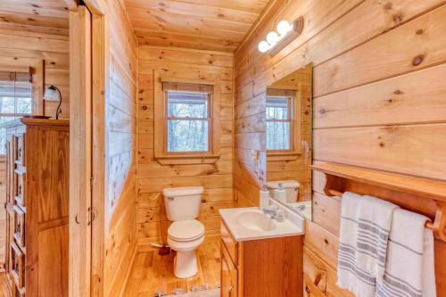 Serene Cabin*Mountain Views*Hot Tub*Large Decks