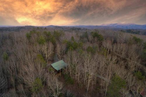 Serene Cabin*Mountain Views*Hot Tub*Large Decks