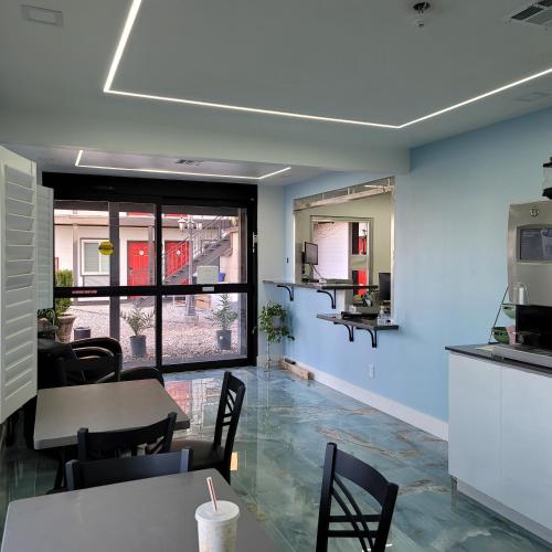 OYO Hotel Victorville Mojave Dr - 2 mi from Victor Valley Global Medical Center - image 6