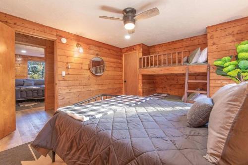 NEW Cozy 2-Bed 2-Bath Sugarloaf Cabin in Sugarloaf, USA