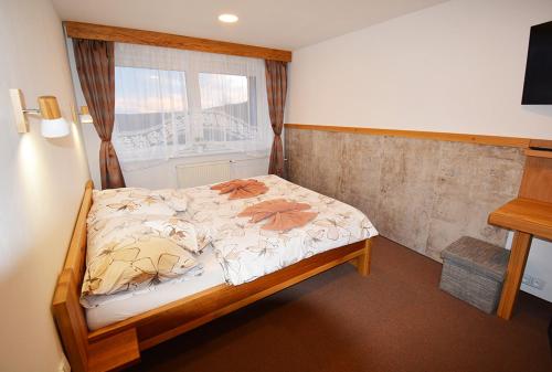 Deluxe Double or Twin Room with Mountain View