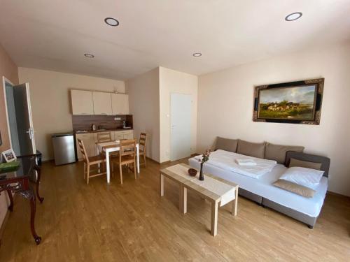 Hotel Zámeček na Čeladné - image 11