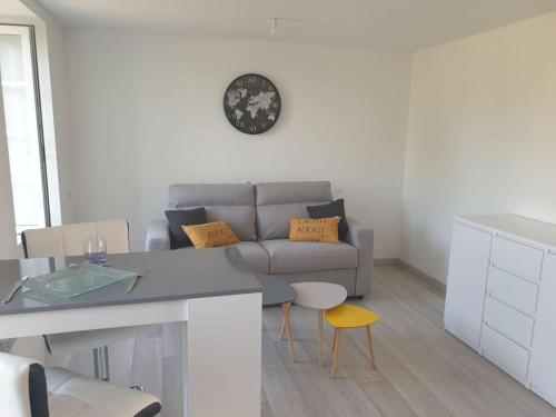 appartement meublé parking gratuit 2 nuits minimum - Location saisonnière - Montaigu-Vendée