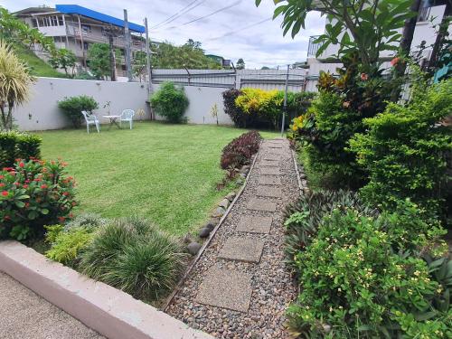 Cosy 2 bedroom unit with pool,Wifi, Suva
