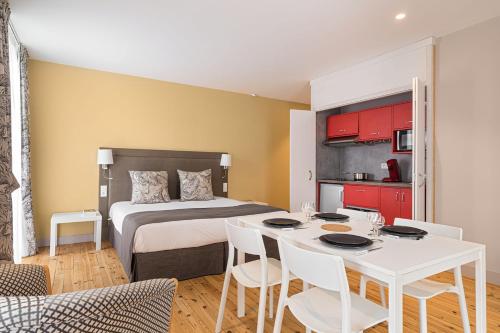 1 queen bed