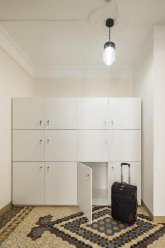 Apartment with three rooms image 3