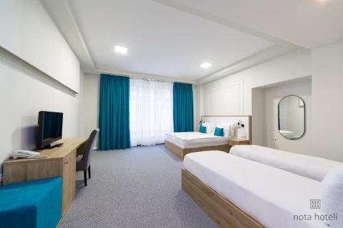 4 twin beds