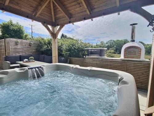 Teapot Cottage in Ennerdale - Hot tub Pizza Oven Log Burner in Ennerdale