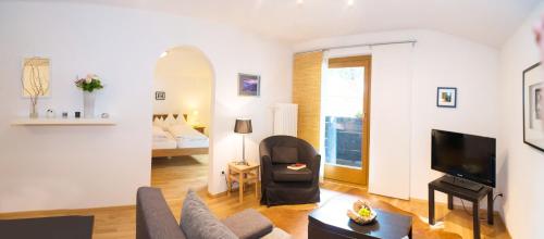 2 bedrooms, 3 beds