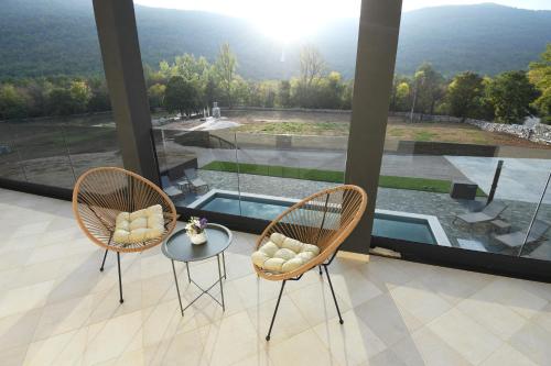 VIlla Luka - new isolated villa with heated pool, jacuzi and sauna