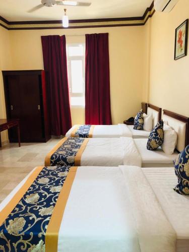 3 twin beds
