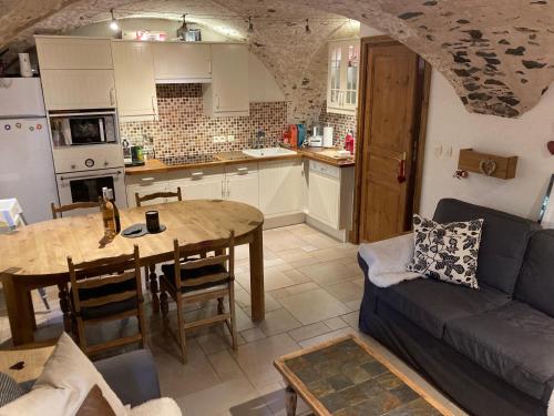 Two Bedroom Apartment La Voute, Chandon near Meribel - Sleeps 4 Adults or 2 Adults and 3 Children