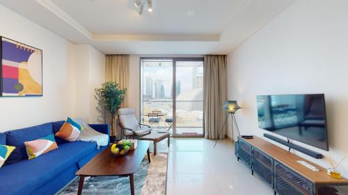 Sleek One Bedroom Burj Khalifa View - image 4