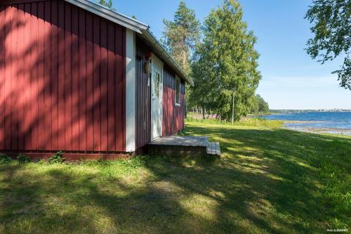 Large Cottage (4 Adults)