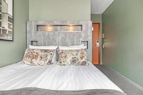 1 double bed