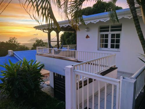 Villa Iguana, duplex paisible, vue magnifique mer et rocher du Diamant, piscine - Location, gîte - Sainte-Luce